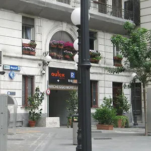 Bed Morelli 49 , Chiaia 2* Napels