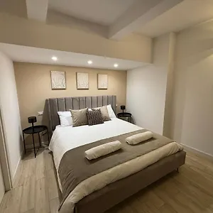 https://celeste-rooms.catania-hotels.net